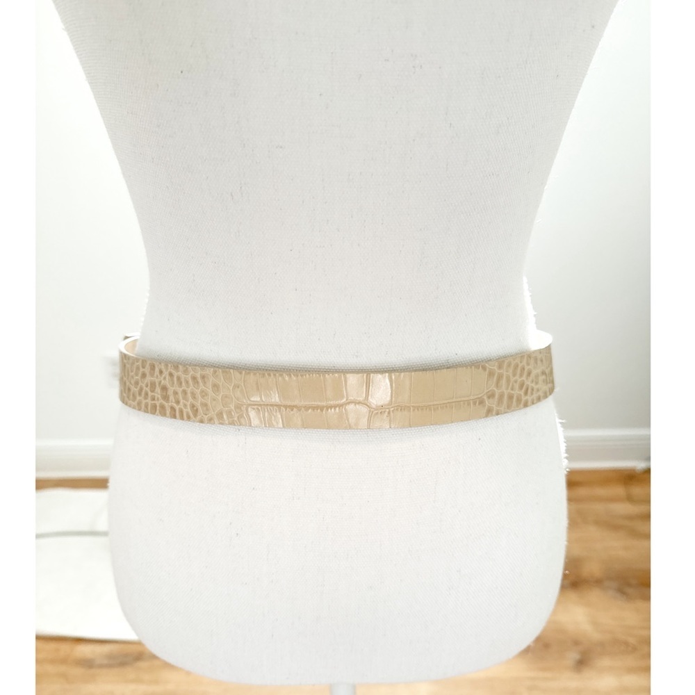 Express Croc Embossed Dress Belt With a Glossy Silver Toned Buckle Womens Size M - Picture 2 of 9